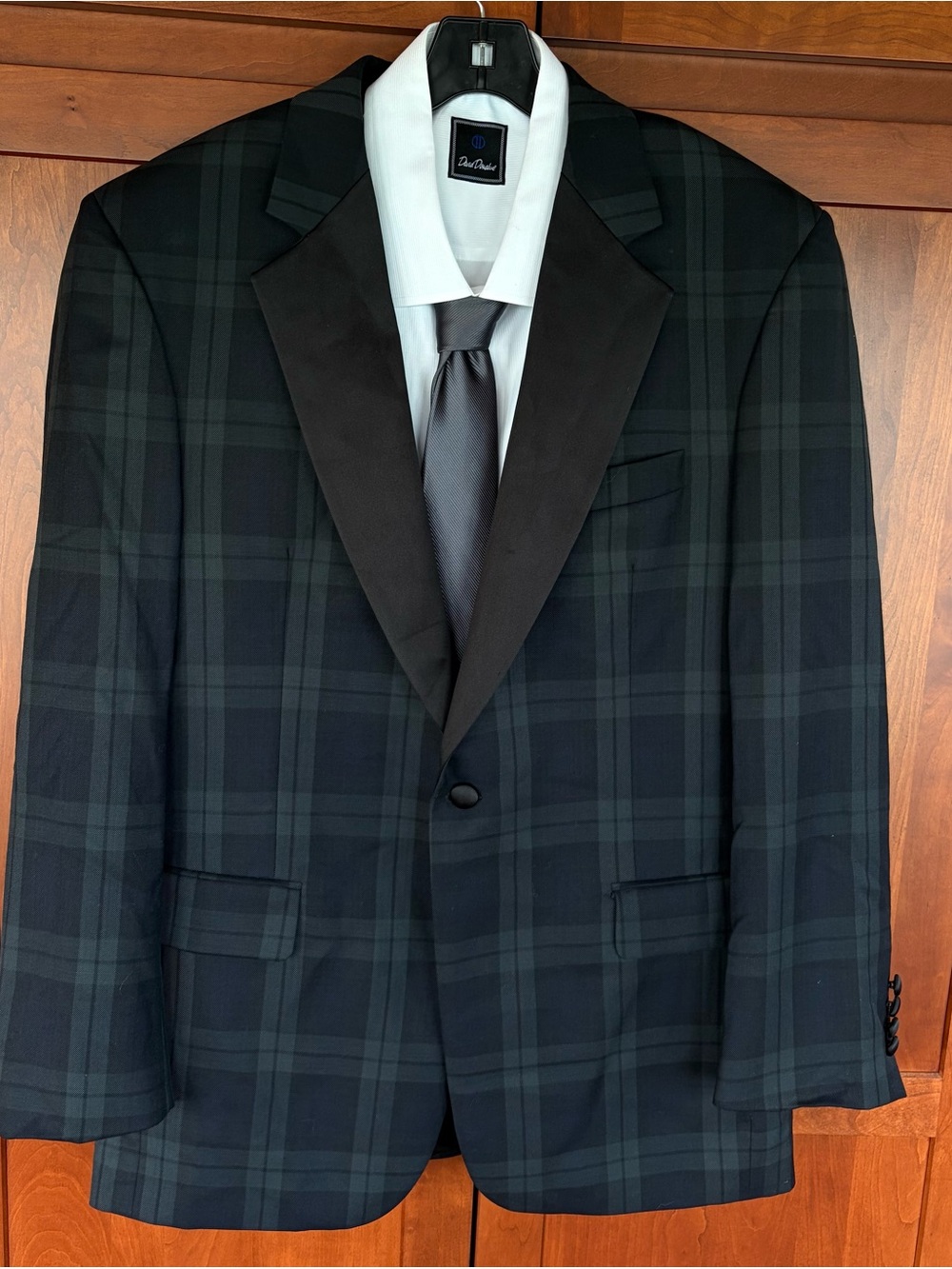 "Jos A Bank Black Watch Tartan wool Dinner Jacket w/ Satin Notch Lapel" Sz 40R.